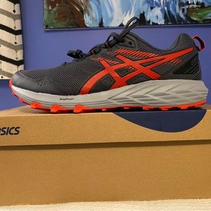 ASICS worn a couple of times. Like new! Shipped with original box.